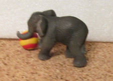 Schleich  -    	    	   	  	   	   	   	 	 	  	 	 	 	  Junger Elefant mit Ball
