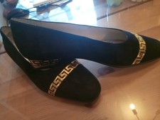 Pumps Schwarz Größe 42 Mit Goldenem Mäander Muster Verziert Neu