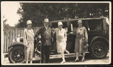 Fotografie Auto Adler Standard 6, Vornehme Reisegesellschaft vor einer Ausfahrt 