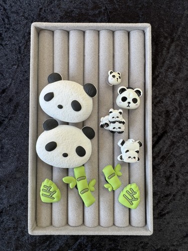 Ein set süßer panda - panda, clogs