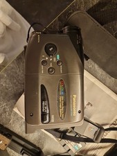 Panasonic NV-R50E Camcorder  VHS-C Videokamera –Funktionstüchtig mit Akkus