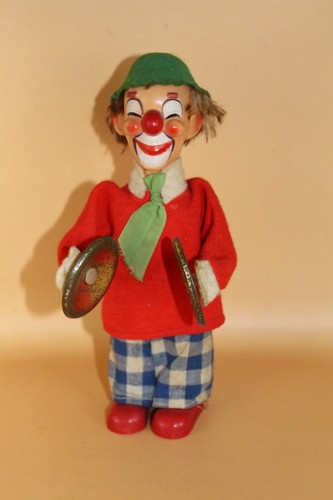 Sehr alter clown mit becken - sehr,