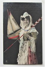 FRAU mit Spielzeug SEGELBOOT, Schiff + STAB, Stange - FOTO AK 1907
