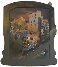 Hundertwasserhaus Wien  (Druck auf Holz mit Relief Dekorrahmen)