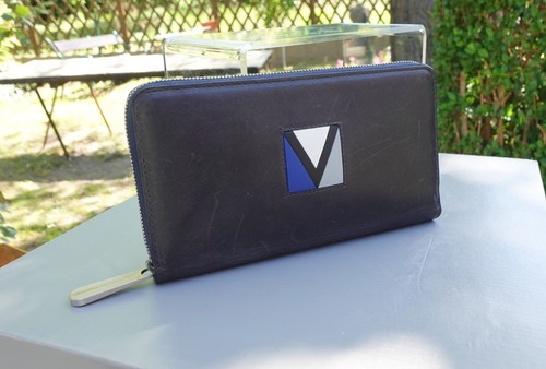 Louis vuitton wallet logo - louis,
