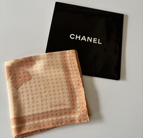 Unbenutztes chanel seidentuch - chanel,