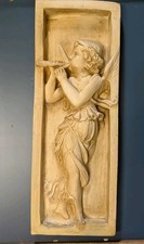 Schönes großes Gips Relief Engel mit Flöte  nach links schauend
