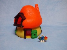 großes altes Schlumpfhaus das