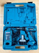 Makita Akkubohrmaschine im Koffer mit Ladegerät und gratis Akku