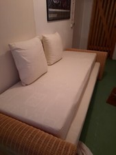 Rattan Schlafsofa mit Bettkasten und 5 Kissen 90 EURO