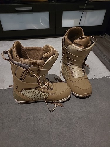 Burton snowboard boots - burton,