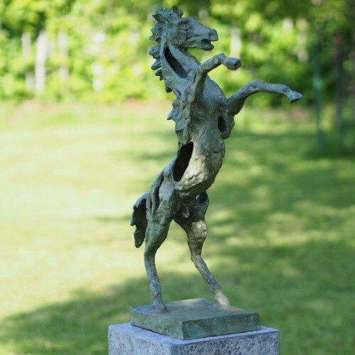 Bronzefigur aufsteigendes