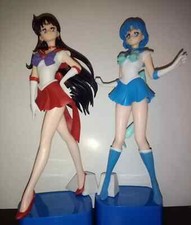 Anime/Manga: Sailor Moon, 2 flotte Figuren, lange Beine, kurze Röcke, Podest