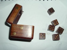 teak 6 würfel in Klapp-Dose