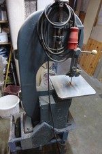 Stationäre große Bandsäge mit Untergestell, Kellerfund