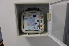 AED (automatischen externen Defibrillator) d  Firma medical ECONET GmbH Germany