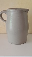 Alter grauer Tonkrug