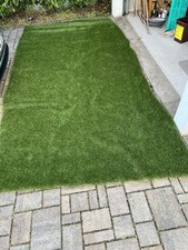 Hochwertiger Kunstrasen 3 Meter x 1,60 Meter zu verkaufen.