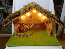 Große Weihnachtskrippe beleuchtet – 12 Figuren – Handarbeit – Made in Germany –