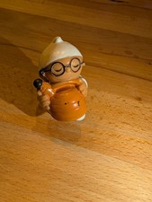 Figur ZDF Mainzelmännchen 1977 Conni mit Teekessel, ca. 4,5 cm hoch