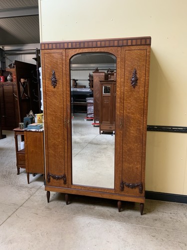 Antik edler wäscheschrank - -,