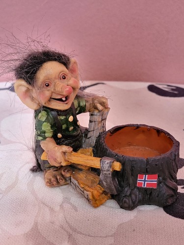 Norwegian troll chops wood - ", "