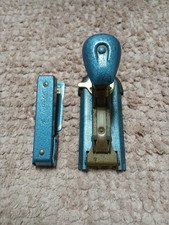 Tacker. Heftmaschine. Skre