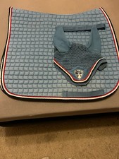 Hellblaue Dressurschabracke