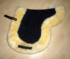 Echte Lammfell Satteldecke, Farbe: schwarz und gelb, kaum benutzt, super Zustand