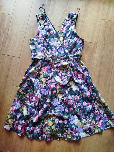 Geblümtes baumwollkleid von - geblümtes,