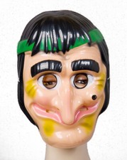 Hexenmaske mit grünem