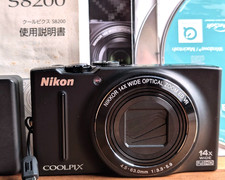 N NEUWERTIGE Nikon COOLPIX