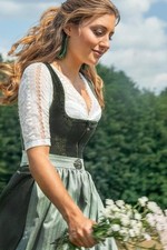 Neues MarJo Samt Dirndl