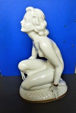 Porzellan figur Kniender Akt