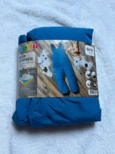 hellblaue Matschhose für