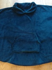 damen   poncho farbe grün mit kängurutasche weich warm