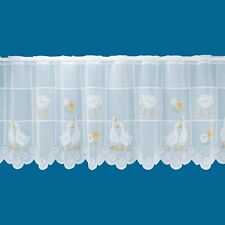 Gänse mit Gänseblümchen