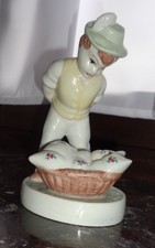 Porzellan Figur, verm. 50er 60er Jahre, mit Marke, Mann mit Baby im Korb, alt