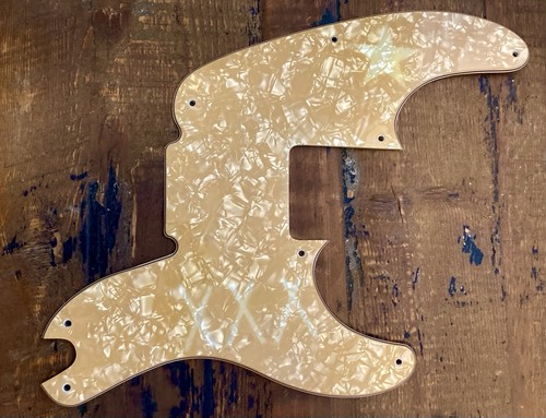Pickguard fender precision - pickguard,