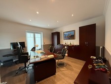 Exklusive Büromöbel - sehr hochwertig, Schreibtisch, Anrichte, Schränke, Stühle