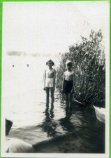 Foto   junges  Mädel  Knabe  See Vintage 1950