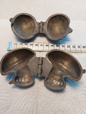 2 alte Schokoladen-  bzw. Marzipanformen