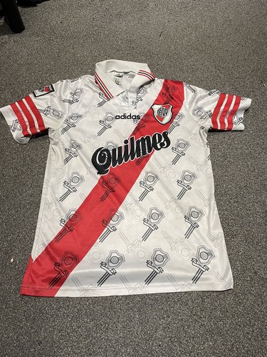 Large river plate 1996 - -,