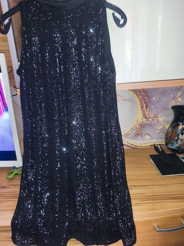Schwarzes paillettenkleid von - schwarzes,