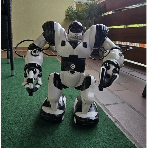 Wowwee robosapien - wowwee,