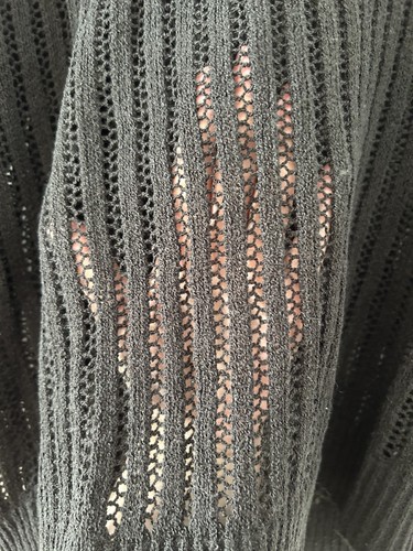 Schwarzer strickpulli mit - schwarzer,