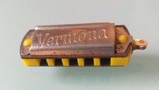 DDR Mini Mundharmonika Vermona ohne Anhänger Spielzeug Souvenir 3,8cm