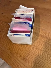 Alt Uhrmacher Ersatzteile Saphirgläser verschiedener Größen und Hersteller