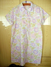 Vintage Nachthemd  Gr.42 Baumwollmischung geblümt  NEUWERTIG 70er Jahre BW 57 cm