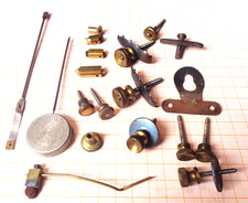 Bastler Lot mit älteren gebrauchten Teilen für Wanduhren Kaminuhren etc..